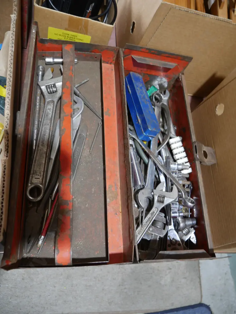 Toolbox and contents Image 1++