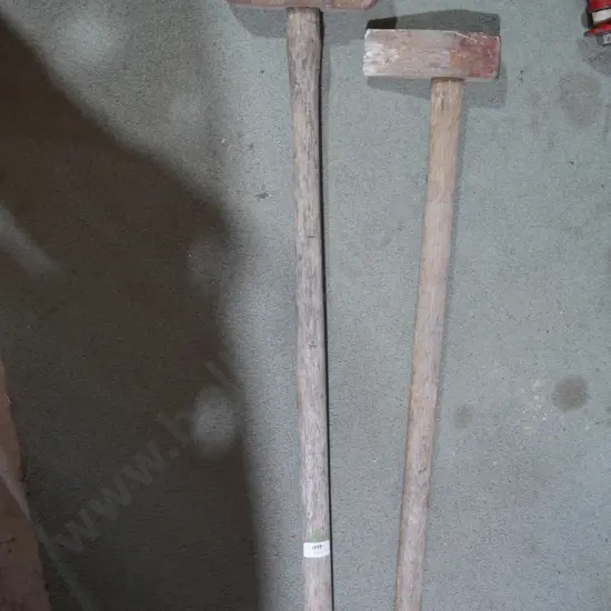 2 sledgehammers