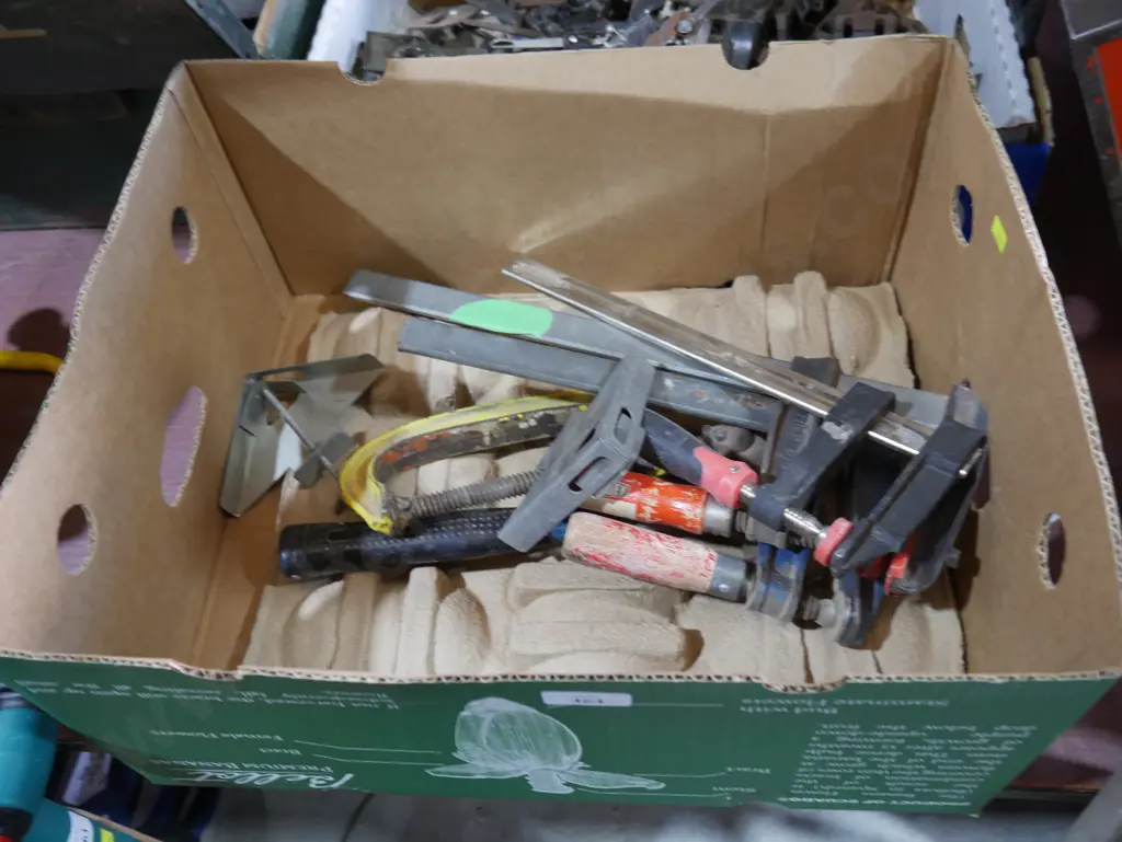 Assorted hand tools Image 1++