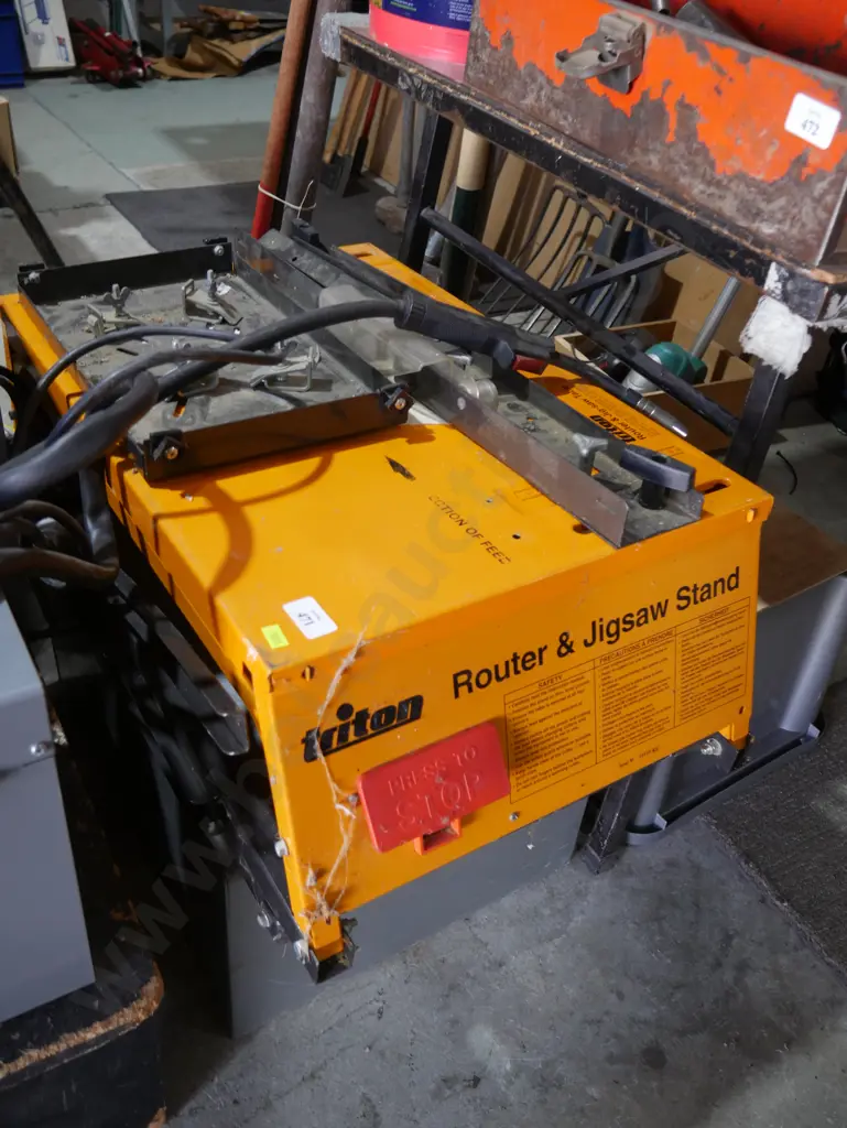 Titan router and jigsaw stand Image 1++