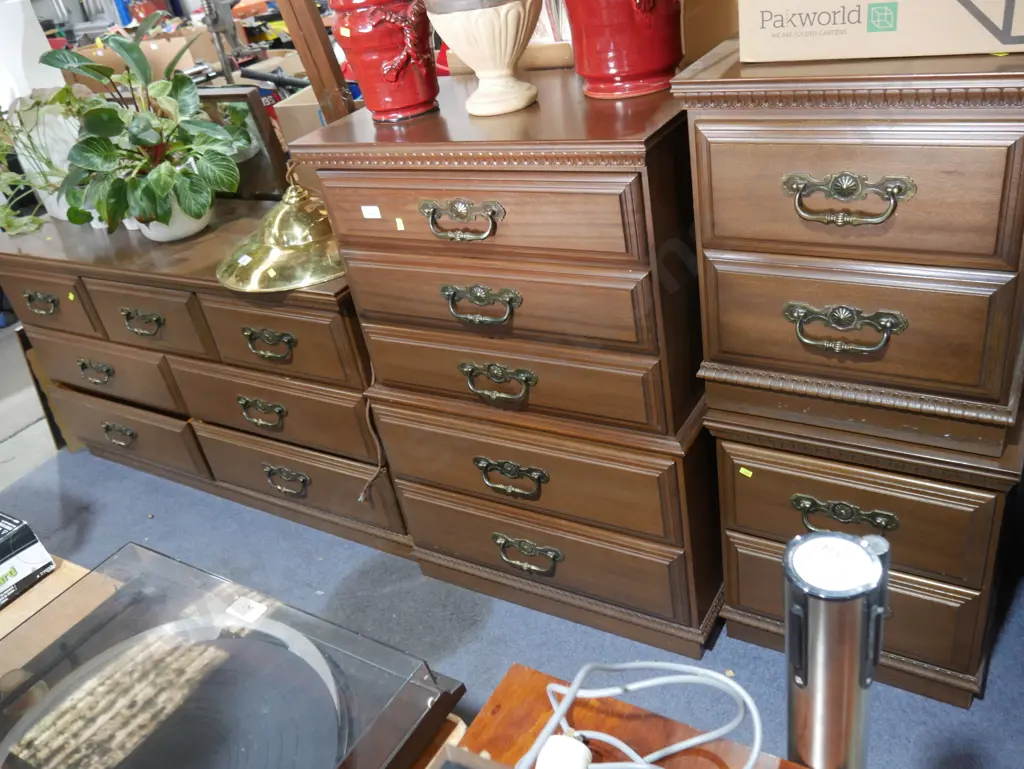 Four piece bedroom suite Image 1++