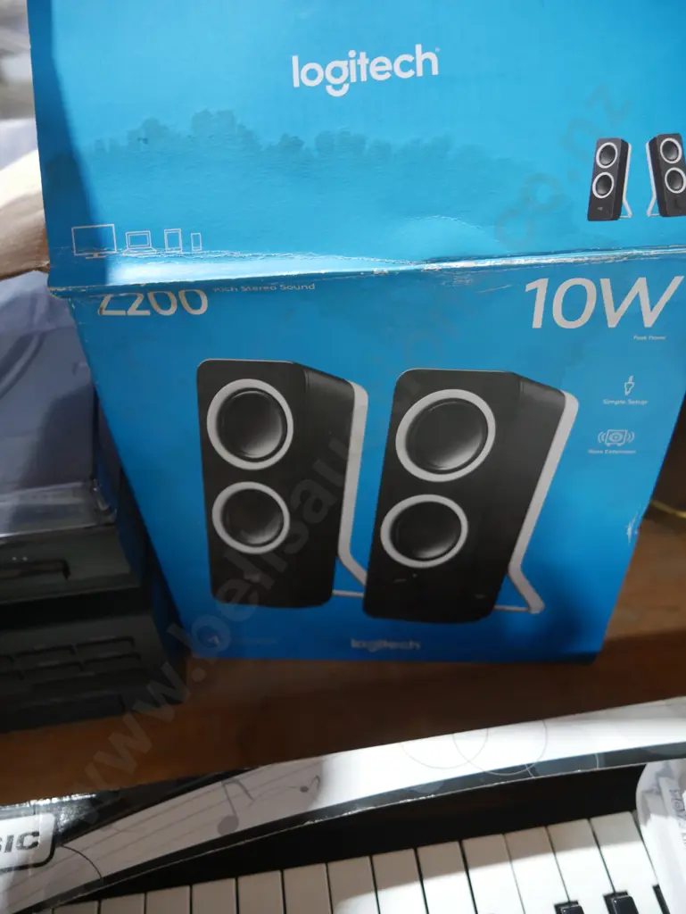 Logitech speakers Image 1++