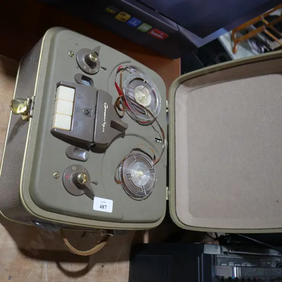 Reel to reel tape recorder