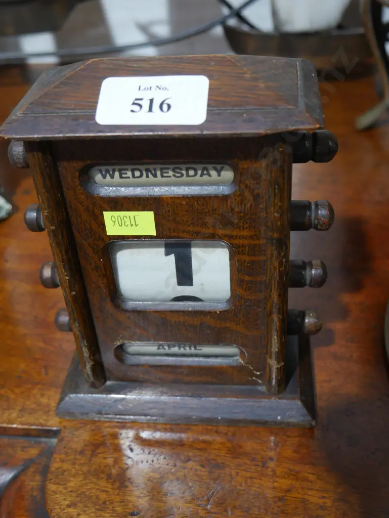 Perpetual desk calendar Image 1++