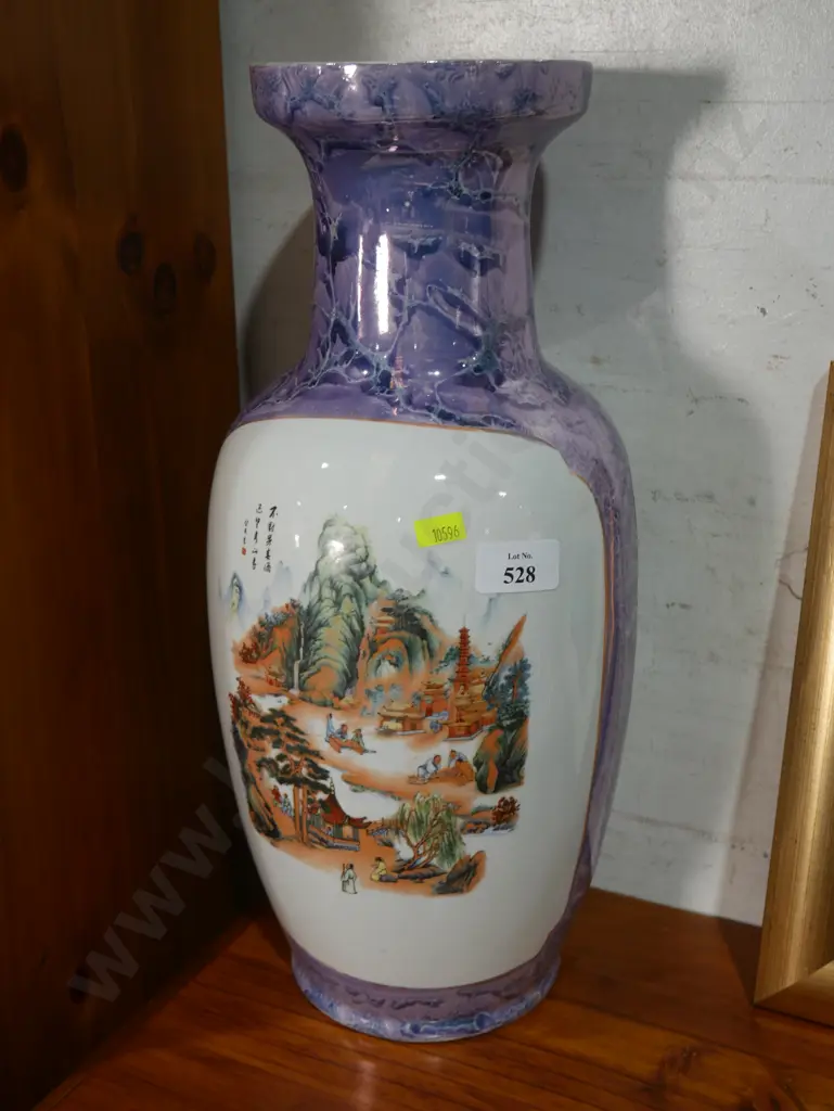 Chinese porcelain vase Image 1++
