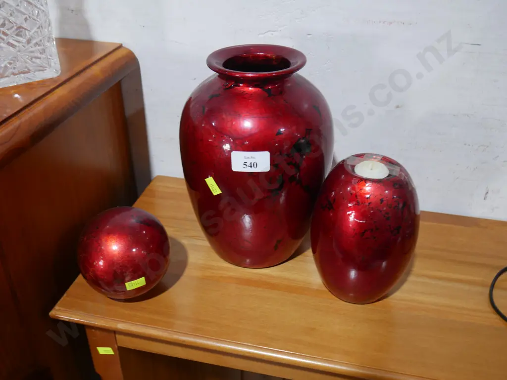 Three decorative homeware items Image 1++