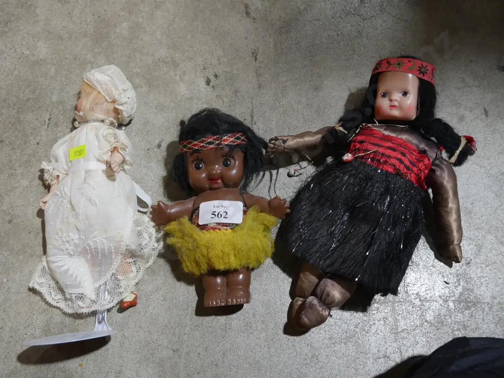 Three vintage dolls Image 1++