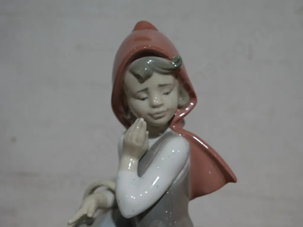 Lladro little red riding hood figurine Image 1++
