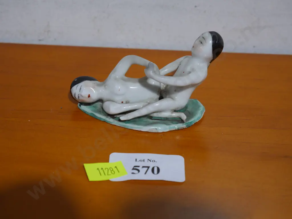 Chinese porcelain erotic figurine Image 1++