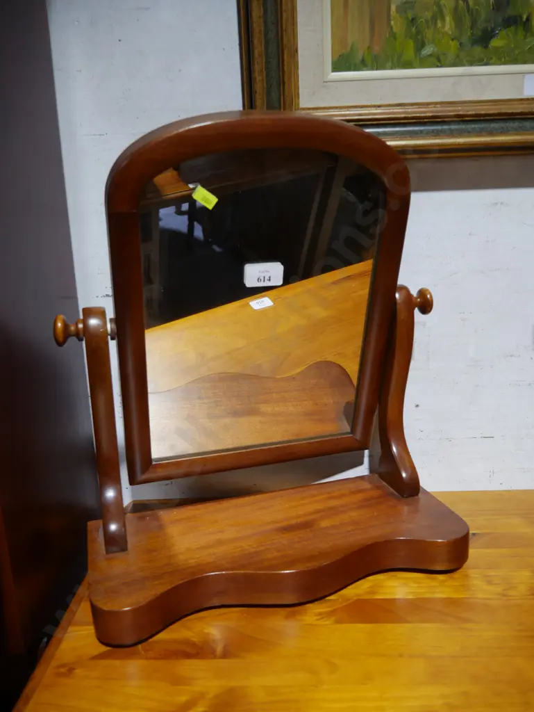 Dressing table mirror Image 1++