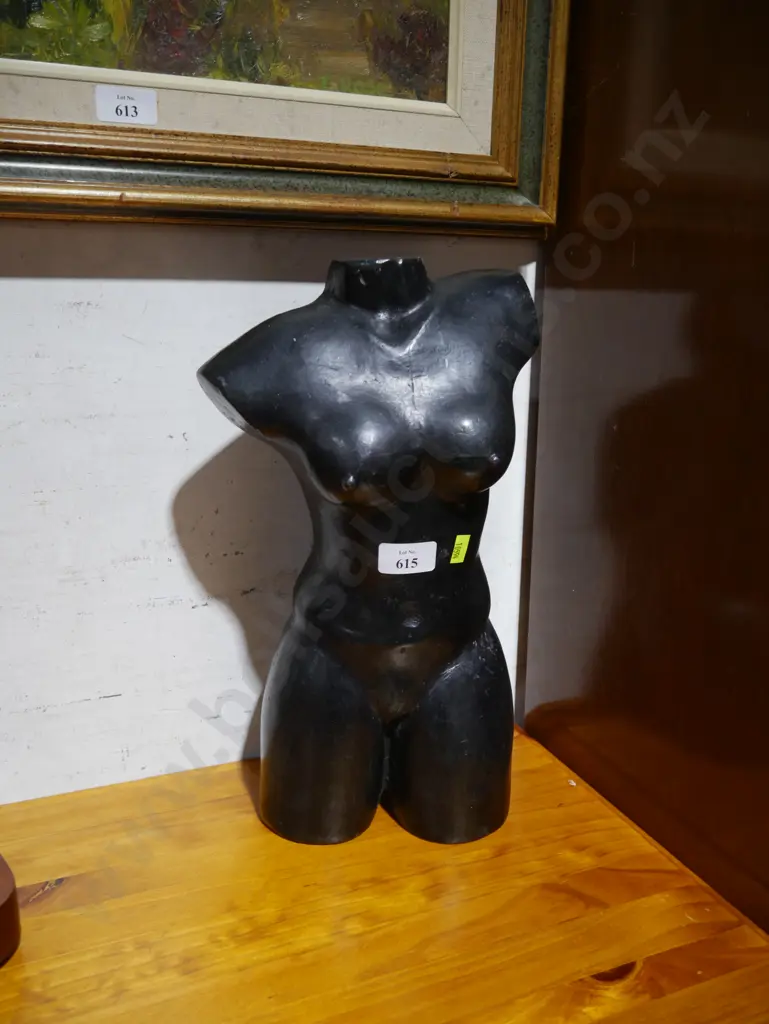 Female torso figurine Image 1++
