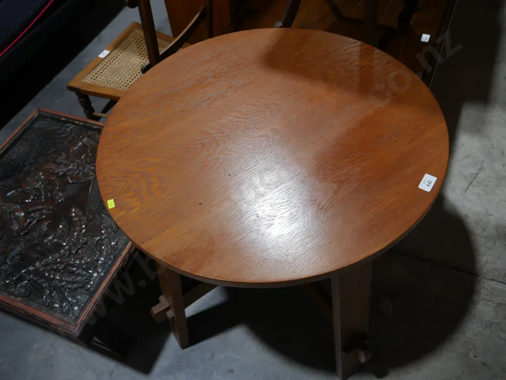 Oak side table Image 1++