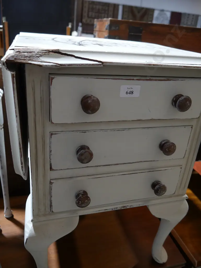 Bedside draws, nest of two tables Image 1++