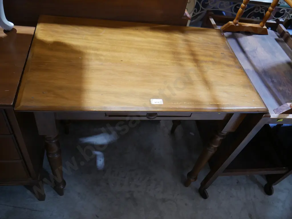 Side table Image 1++