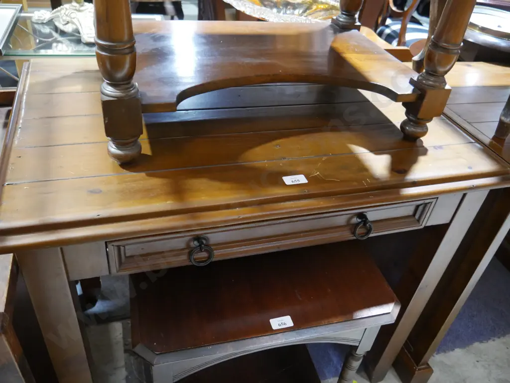 Side table Image 1++