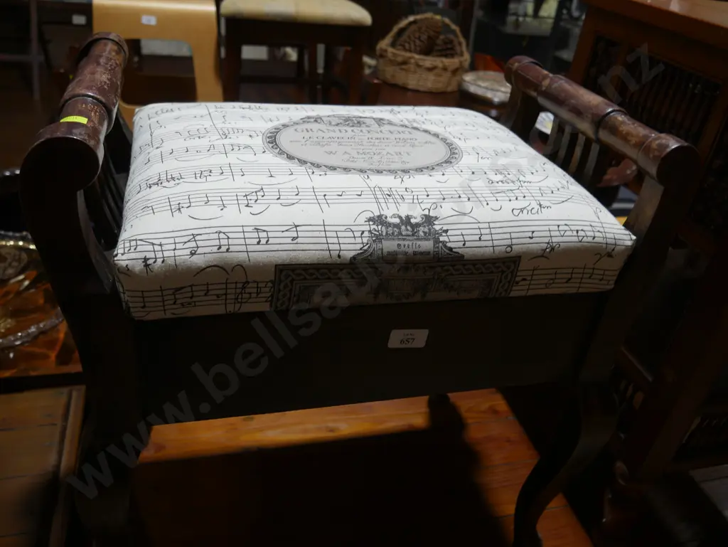 Piano stool Image 1++