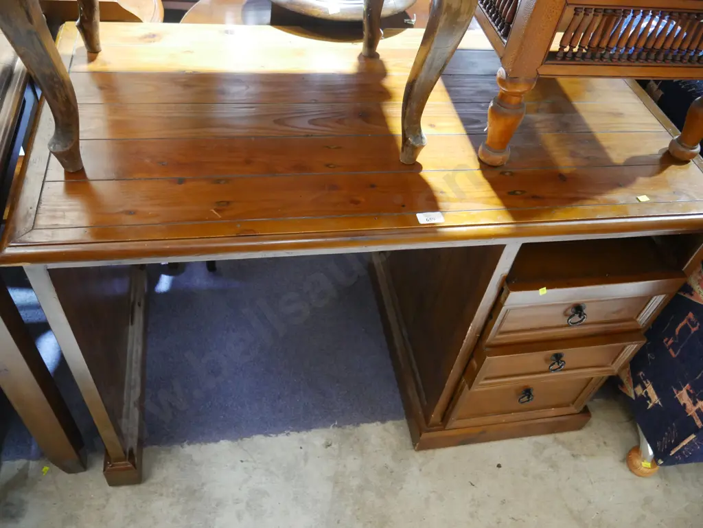 Wooden desk Image 1++