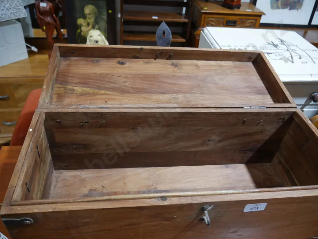 Small wooden chest Image 1++
