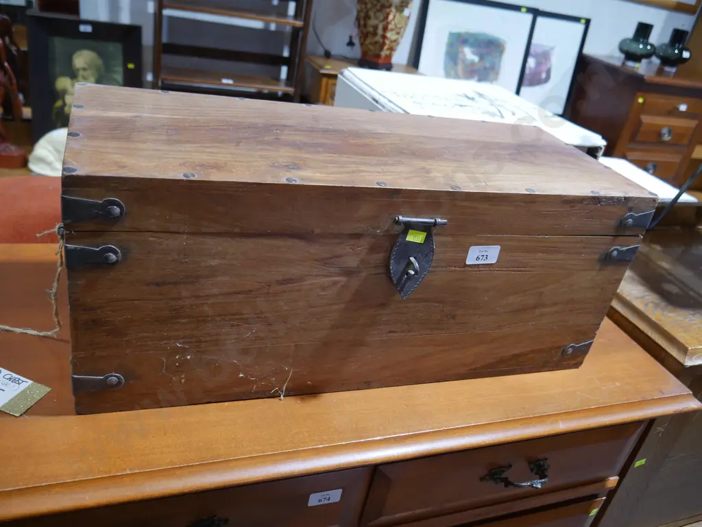 Small wooden chest Image 1++