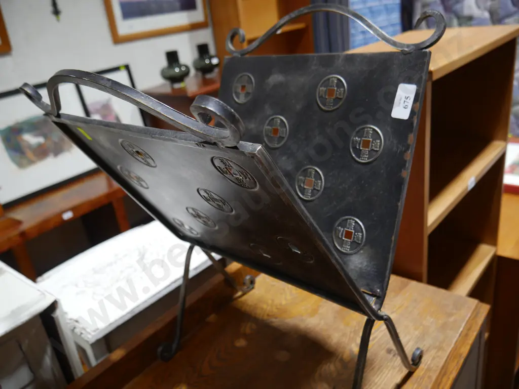 Oriental folding magazine rack Image 1++