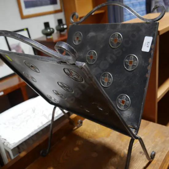 Oriental folding magazine rack