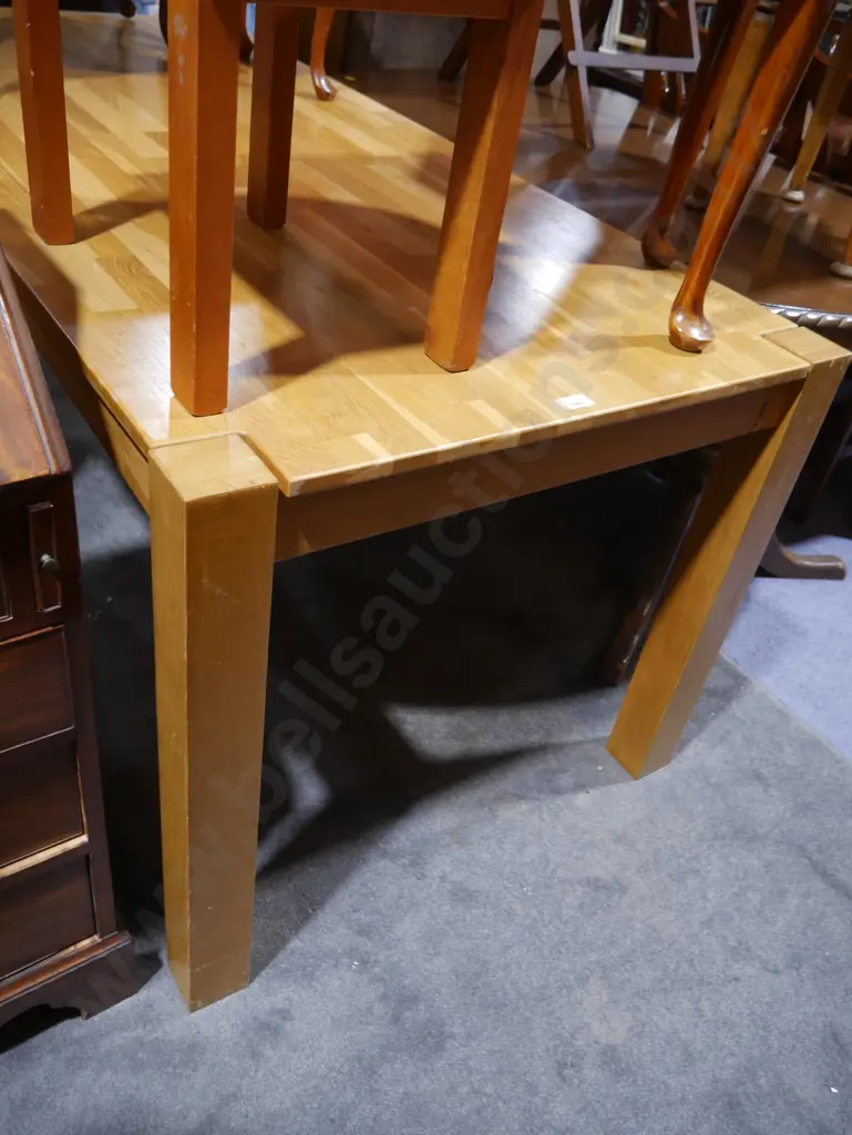 Dining table Image 1++