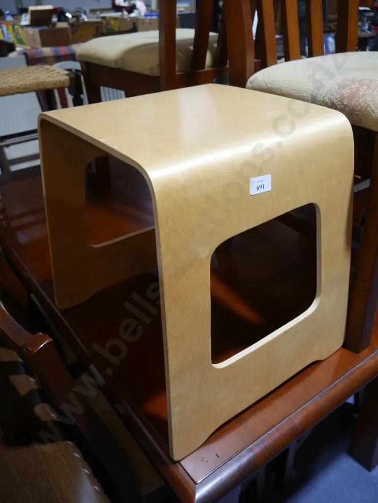 Plywood stool Image 1++