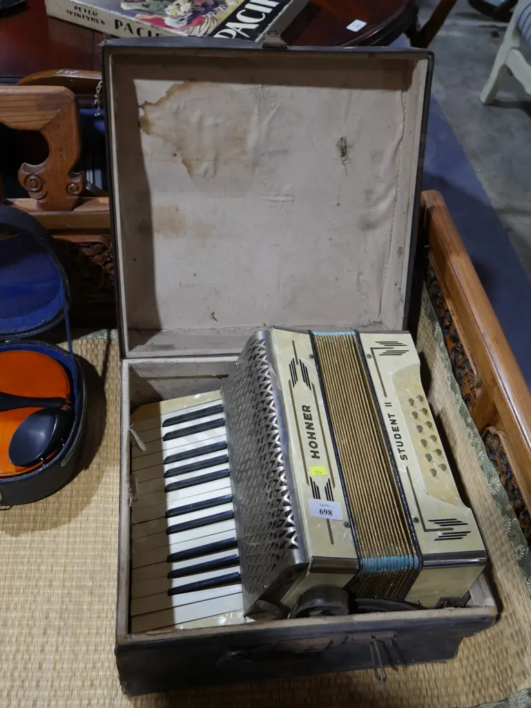 Hohner piano accordion Image 1++