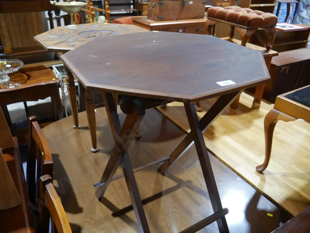 Folding side table Image 1++