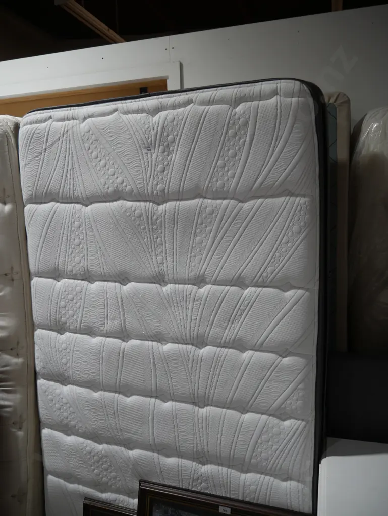 King single bed Image 1++