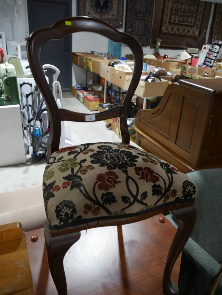 Balloon backed chair Image 1++