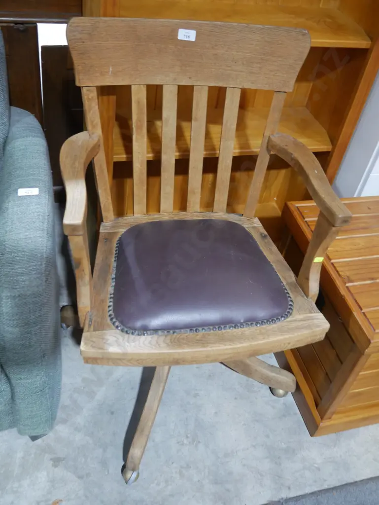 Oak captions chair Image 1++