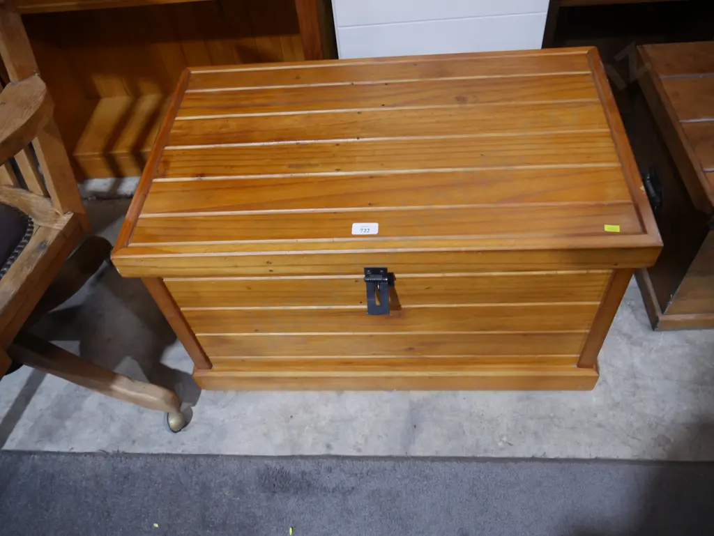 Wooden trunk Image 1++