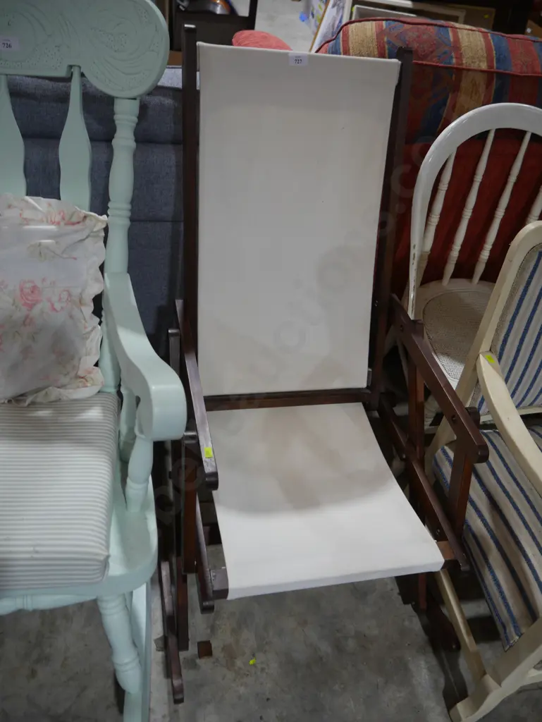 Rocking chair Image 1++