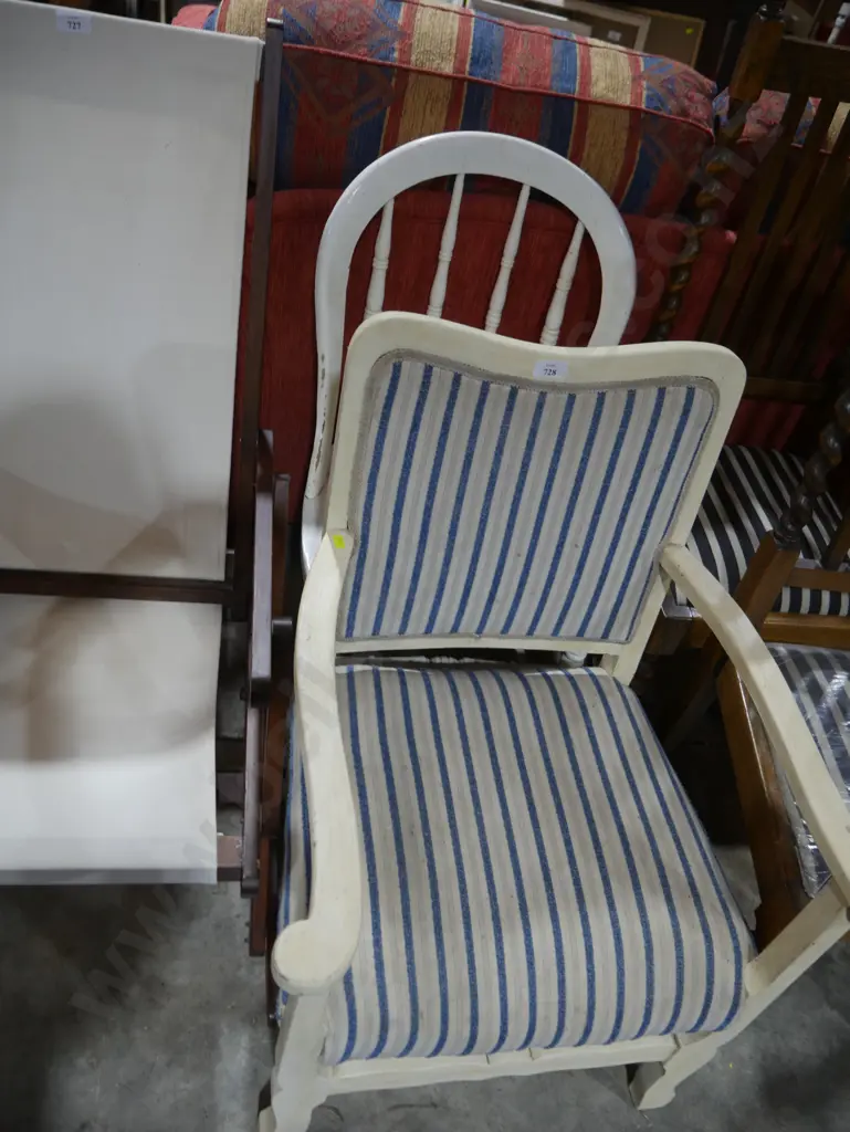 Two chairs Image 1++