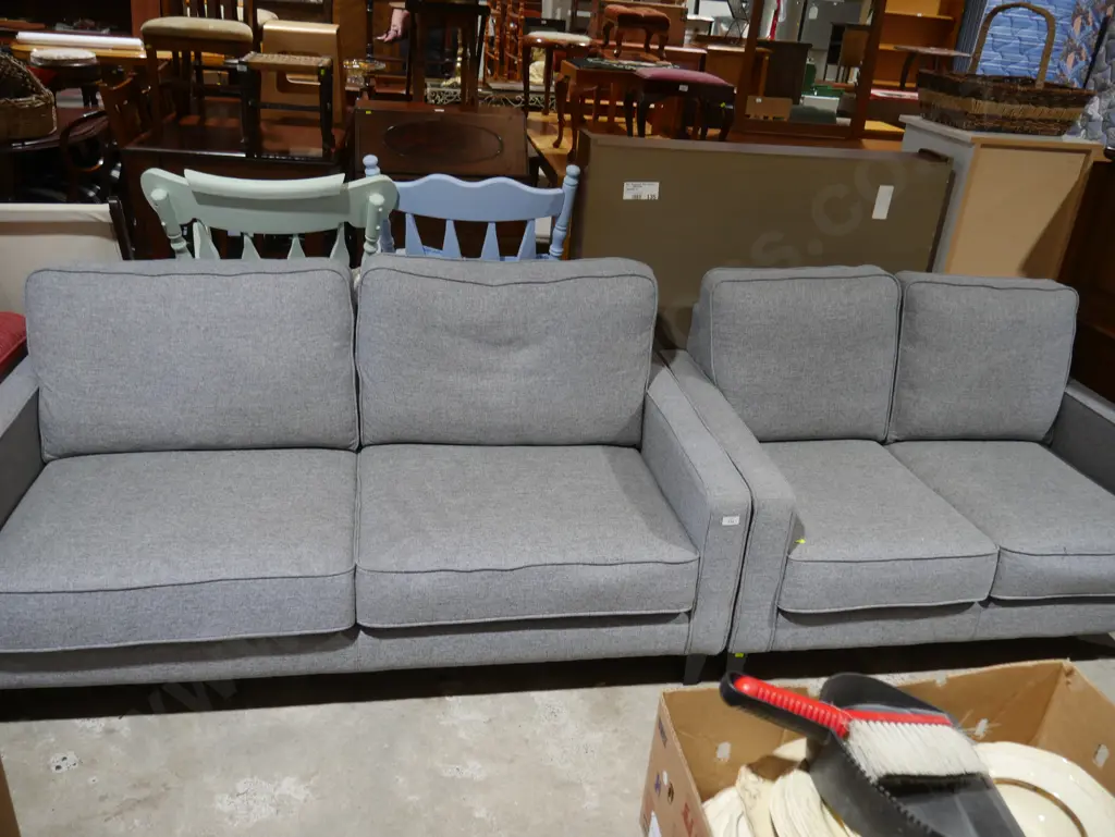 Two-piece lounge suite Image 1++