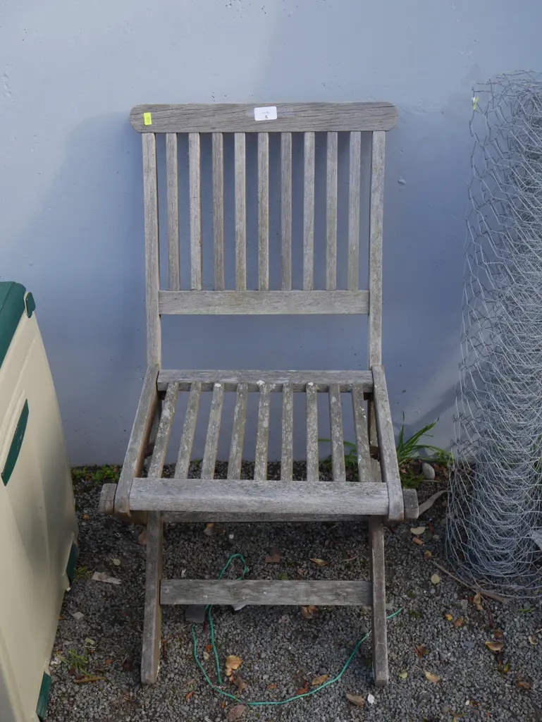Folding wooden chair Image 1++
