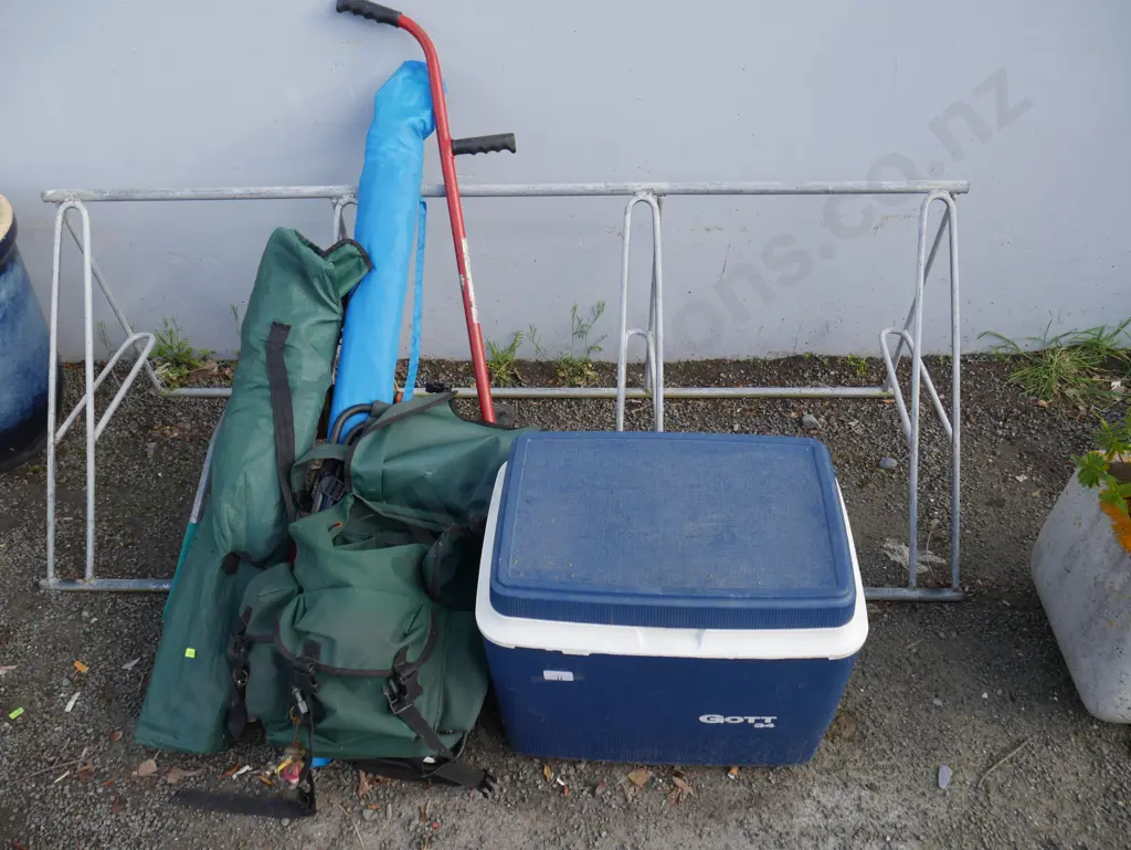 Chilly bin, camp chair etc Image 1++