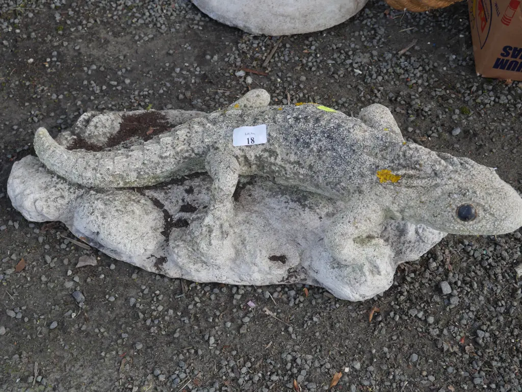 Lizard garden ornament Image 1++