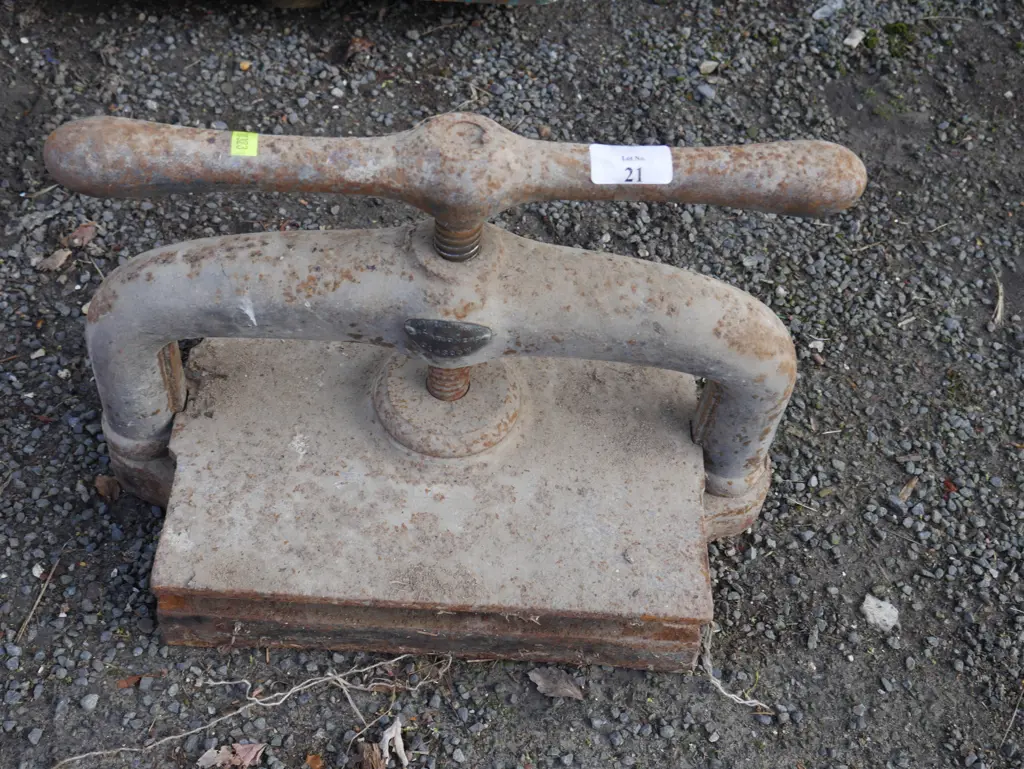 Book press Image 1++