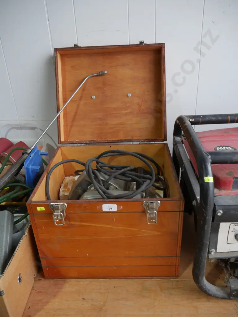 Cased circular saw Image 1++