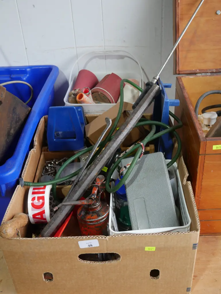 Box and bucket of garage sundries, painting sundries Image 1++