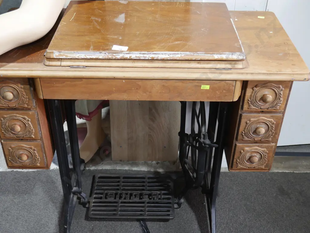 Treadle Singer sewing machine cabinet only Image 1++