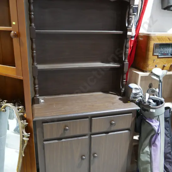 Hutch dresser
