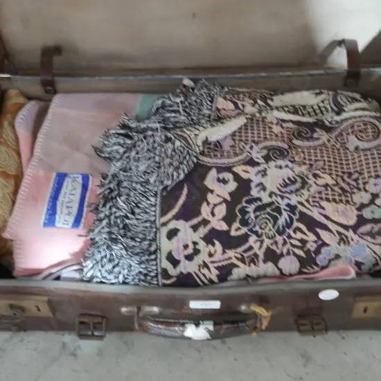 Vintage suitcase, blankets