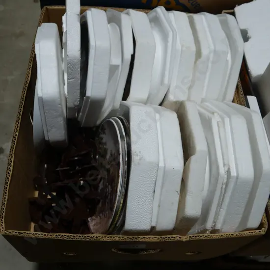 Box of picture plates