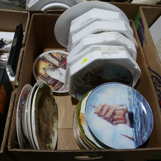 Assorted picture plates