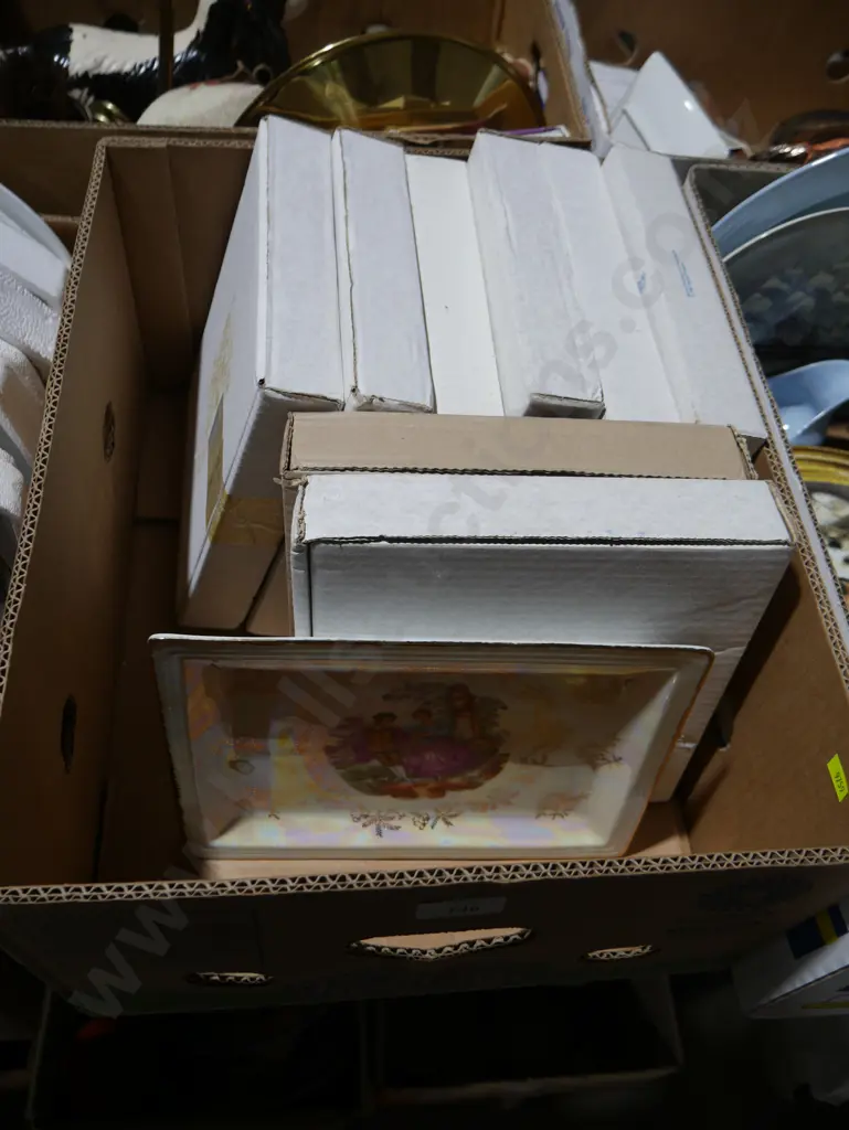 Assorted picture plates Image 1++