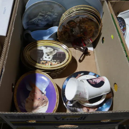 Assorted picture plates