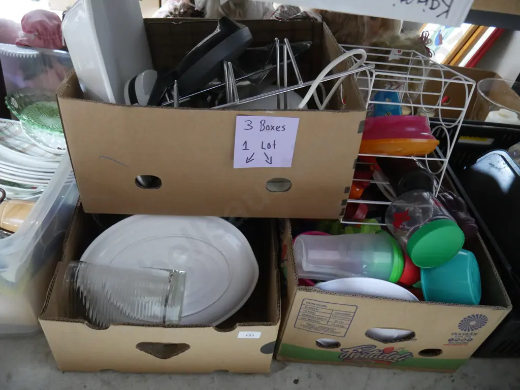 Three boxes of kitchenware Image 1++